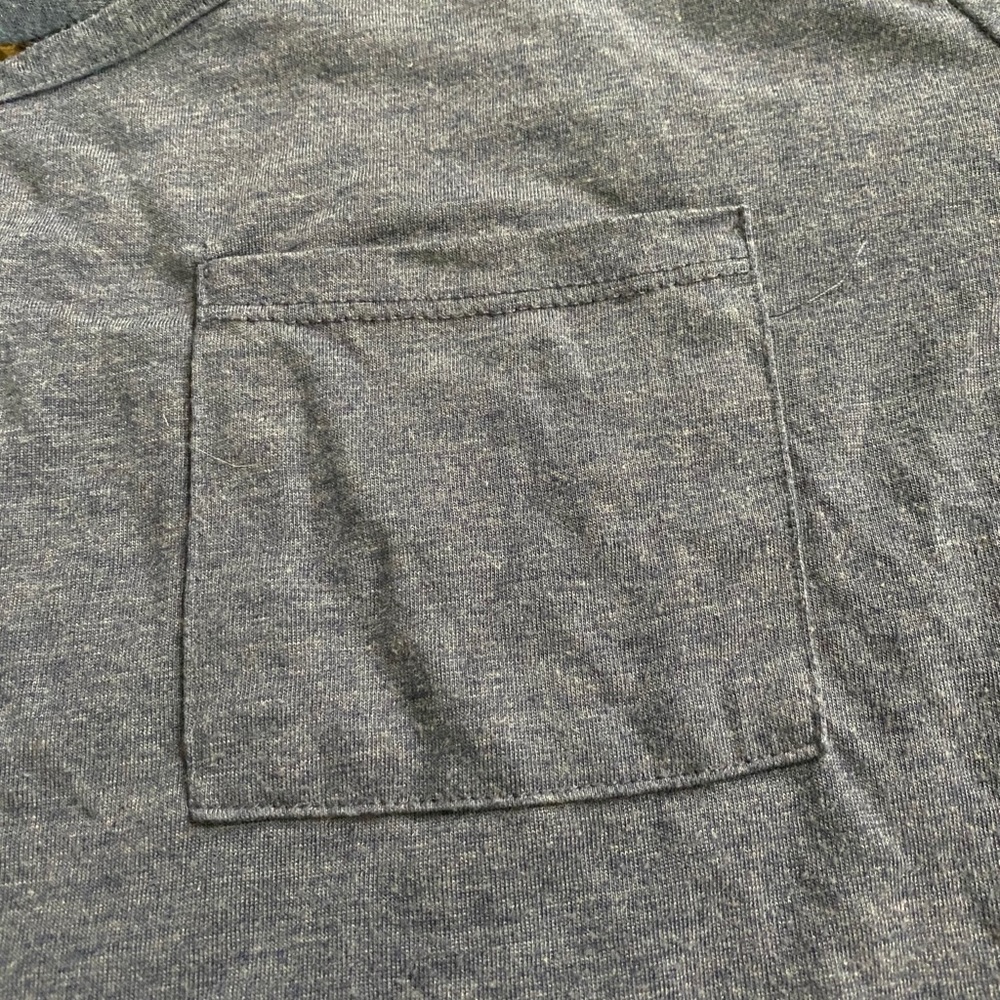 Shirt - Picture 3 of 4